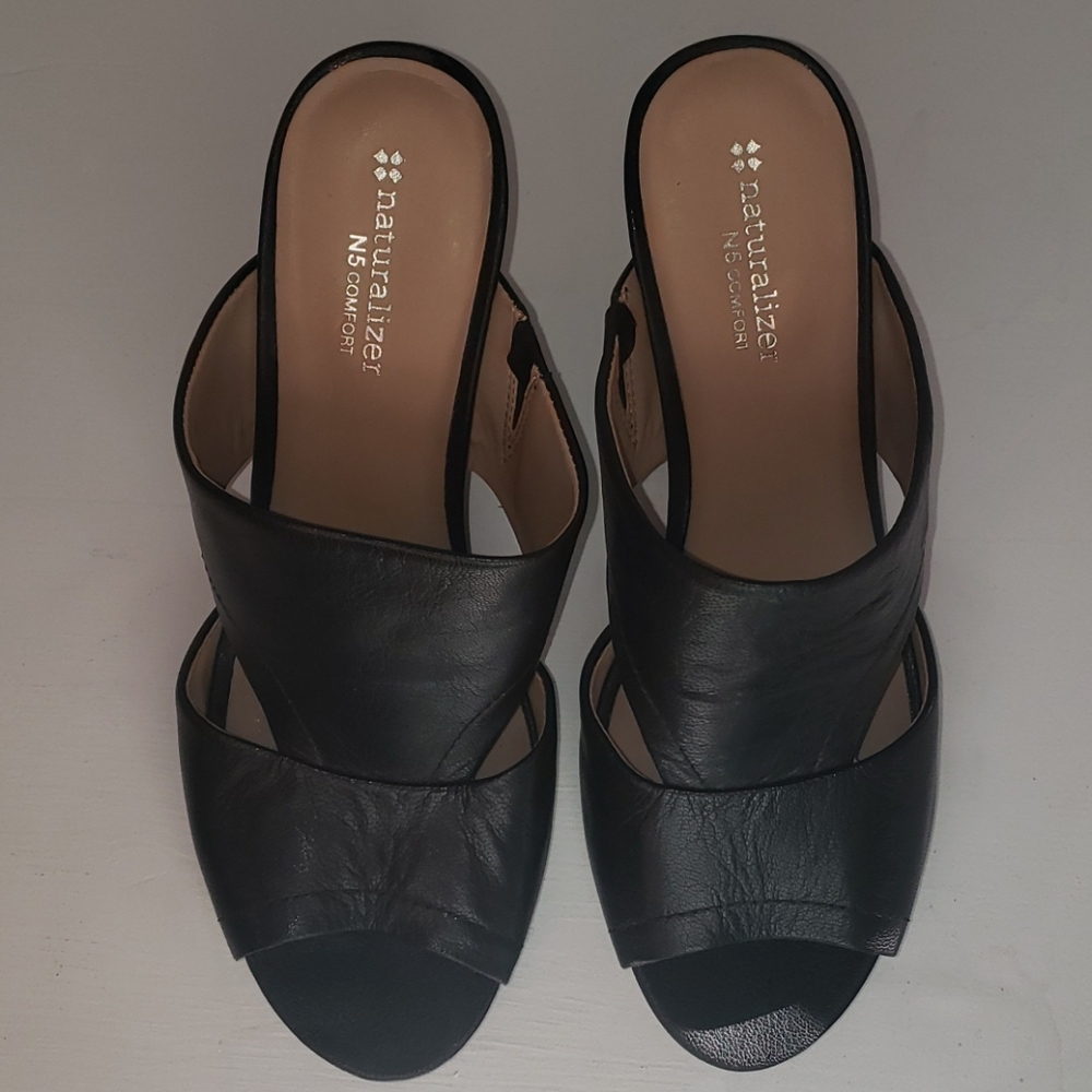 Naturalizer black leather wedge sandals. 10w.